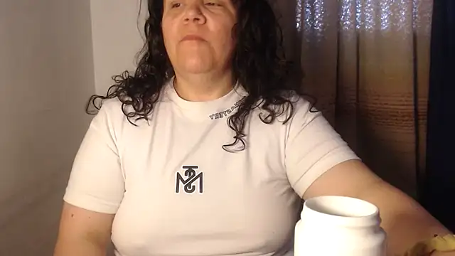 Snapshot of agathamiller01 chatting on 30, 4, 2026 agathamiller01 online show from 30, 4, 2026