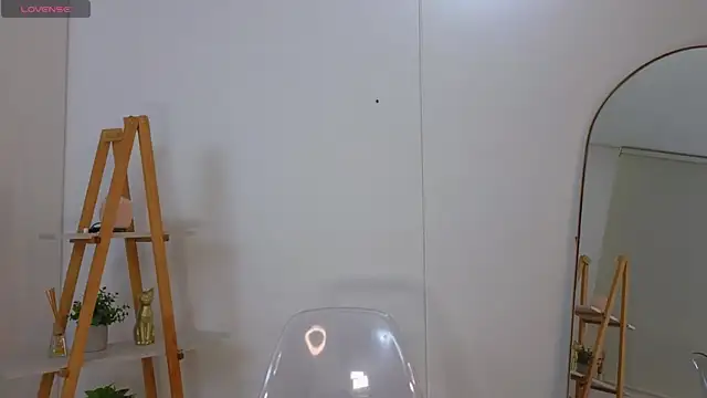 bella  adams online show from 4, 4, 2026