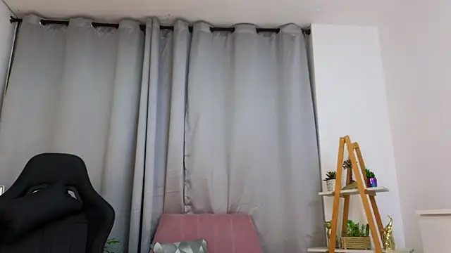 Snapshot of bella__adams chatting on 6, 3, 2025 bella adams online show from 6, 3, 2025