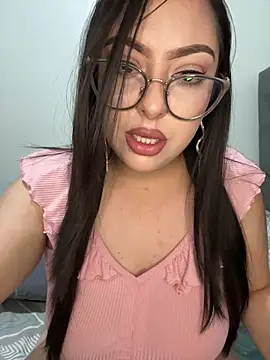 MileyGia online show from 5, 4, 2026