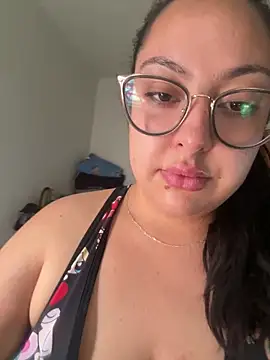 Snapshot of MileyGia chatting on 13, 9, 2025 MileyGia online show from 13, 9, 2025