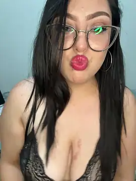 Snapshot of MileyGia chatting on 17, 5, 2026 MileyGia online show from 17, 5, 2026