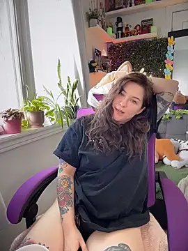 JennKenobi online show from 18, 3, 2026