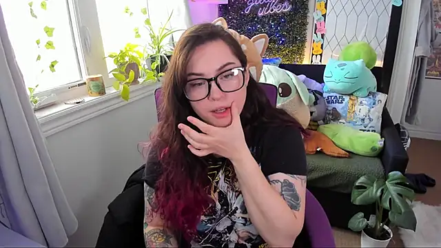 Snapshot of JennKenobi chatting on 11, 5, 2026 JennKenobi online show from 11, 5, 2026