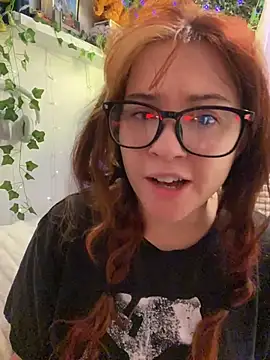 Snapshot of JennKenobi chatting on 28, 7, 2026 JennKenobi online show from 28, 7, 2026