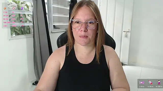 Snapshot of tamy_shine87 chatting on 19, 12, 2025 tamy shine87 online show from 19, 12, 2025