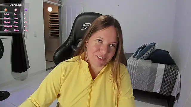 Snapshot of tamy_shine87 chatting on 23, 12, 2025 tamy shine87 online show from 23, 12, 2025