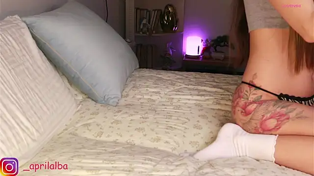 Snapshot of AprilinAlba chatting on 9, 10, 2025 AprilinAlba online show from 9, 10, 2025