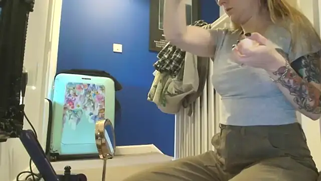 Snapshot of short_sweetpea chatting on 23, 10, 2025 short sweetpea online show from 23, 10, 2025