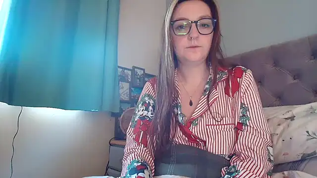 Snapshot of short_sweetpea chatting on 30, 11, 2025 short sweetpea online show from 30, 11, 2025