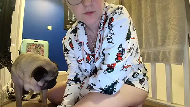 Snapshot of short_sweetpea chatting on 5, 11, 2025 short sweetpea online show from 5, 11, 2025