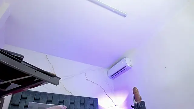 Snapshot of IsiisLovei chatting on 17, 11, 2025 IsiisLovei online show from 17, 11, 2025