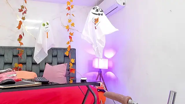 Snapshot of IsiisLovei chatting on 30, 10, 2025 IsiisLovei online show from 30, 10, 2025