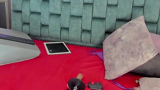 IsiisLovei online show from 11, 2, 2026