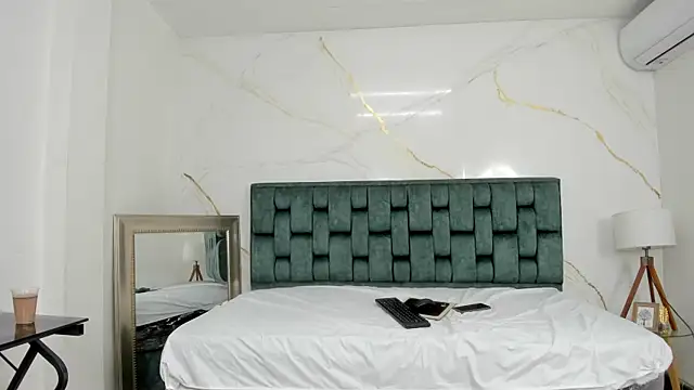 Snapshot of IsiisLovei chatting on 10, 11, 2025 IsiisLovei online show from 10, 11, 2025