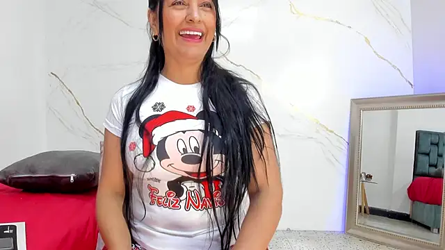 Snapshot of IsiisLovei chatting on 2, 12, 2025 IsiisLovei online show from 2, 12, 2025