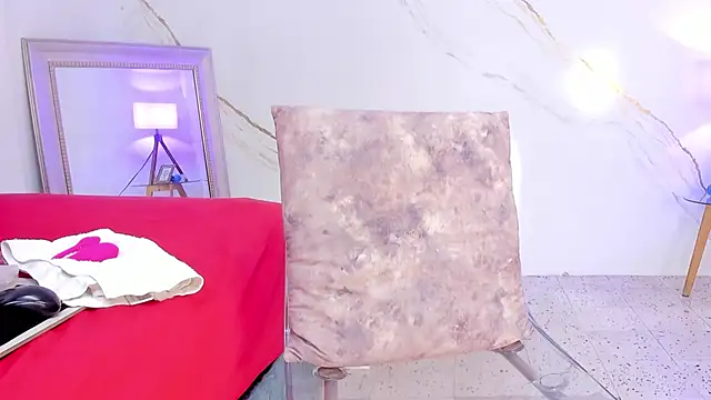 Snapshot of IsiisLovei chatting on 14, 11, 2025 IsiisLovei online show from 14, 11, 2025