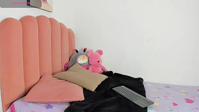 julieth sanz online show from 8, 3, 2025