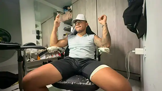 Snapshot of jordylatin20 chatting on 10, 11, 2025 jordylatin20 online show from 10, 11, 2025