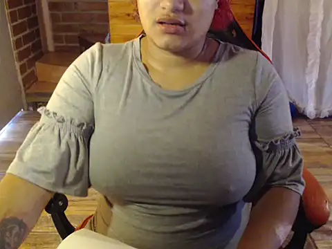 Hilarybunnyy online show from 2, 4, 2026