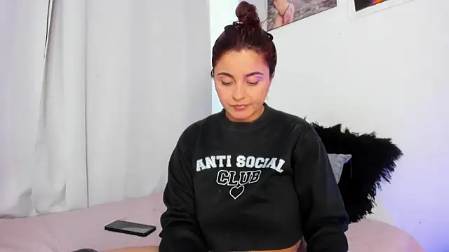 Sarah Jhonson online show from 5, 2, 2026