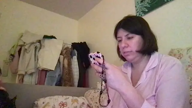 Snapshot of HYPHYtype chatting on 2, 12, 2025 HYPHYtype online show from 2, 12, 2025