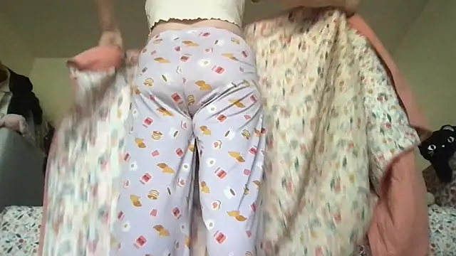 Snapshot of HYPHYtype chatting on 6, 2, 2026 HYPHYtype online show from 6, 2, 2026