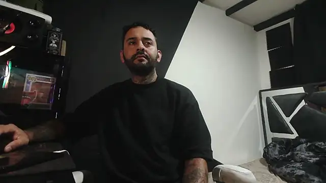 Snapshot of TeddyGominola_ chatting on 17, 10, 2025 TeddyGominola online show from 17, 10, 2025