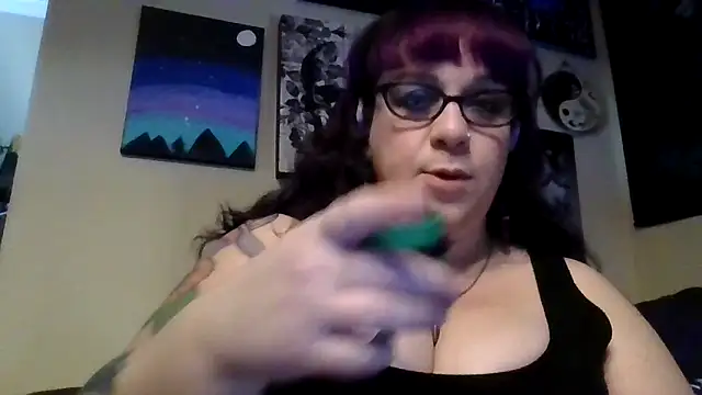 Snapshot of GothyBaby chatting on 1, 10, 2025 GothyBaby online show from 1, 10, 2025