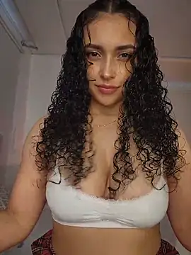 Snapshot of Lucy_Marin chatting on 30, 10, 2025 Lucy Marin online show from 30, 10, 2025