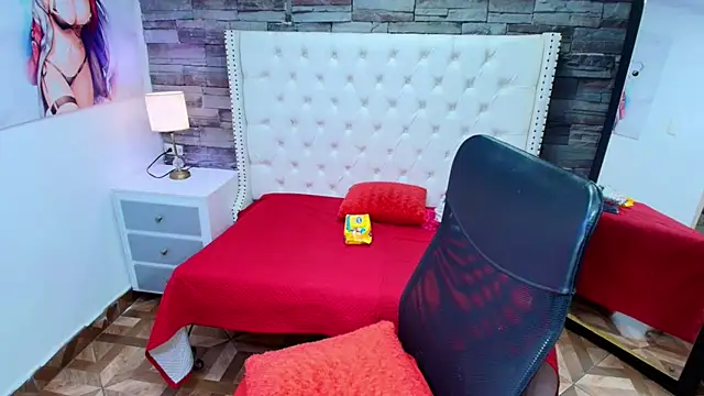 TRINY TS online show from 8, 4, 2026