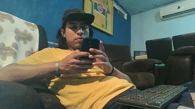 AlexAlejandro13 online show from 8, 3, 2026