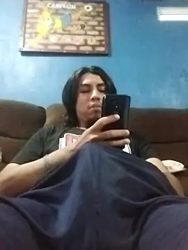 Snapshot of AlexAlejandro13 chatting on 4, 5, 2026 AlexAlejandro13 online show from 4, 5, 2026
