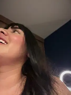 Snapshot of Roxxannne chatting on 9, 5, 2026 Roxxannne online show from 9, 5, 2026