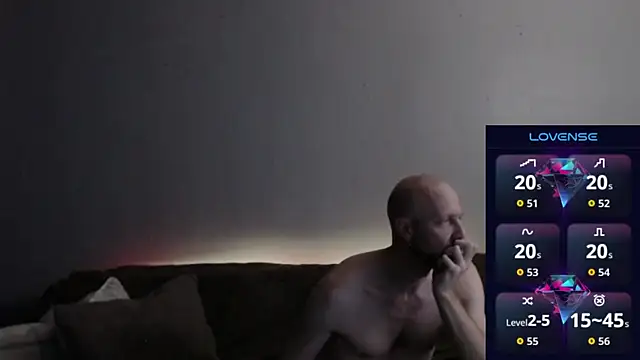 Snapshot of MaxRouger chatting on 12, 11, 2025 MaxRouger online show from 12, 11, 2025