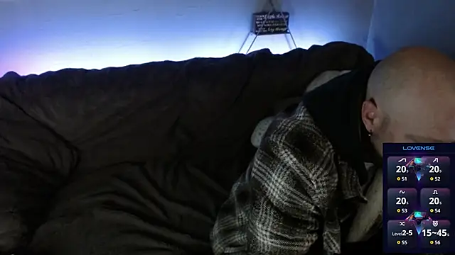 Snapshot of MaxRouger chatting on 2, 11, 2025 MaxRouger online show from 2, 11, 2025