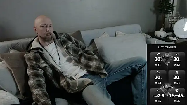 Snapshot of MaxRouger chatting on 26, 11, 2025 MaxRouger online show from 26, 11, 2025