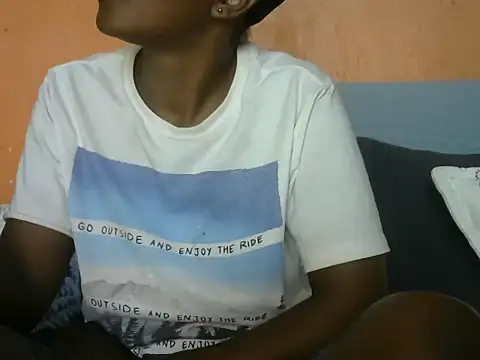 Snapshot of Athena_2019 chatting on 8, 11, 2025 Athena 2019 online show from 8, 11, 2025