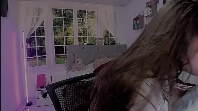 vanessabrown  online show from 4, 4, 2026