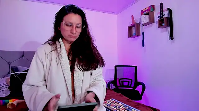 vanessabrown  online show from 6, 11, 2025