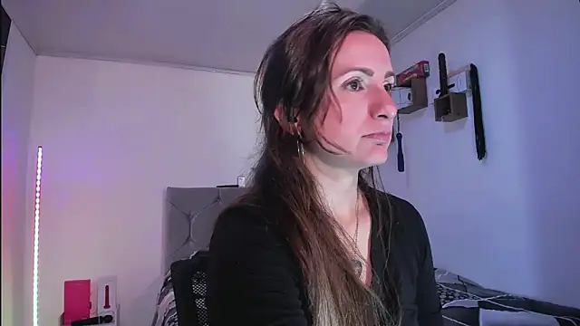 vanessabrown  online show from 20, 3, 2026