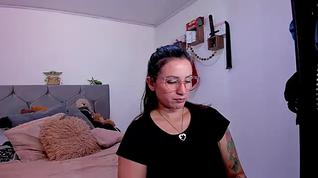 vanessabrown  online show from 15, 12, 2025