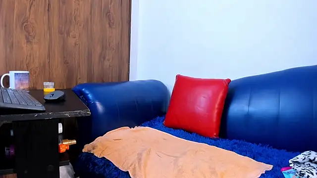 Mature Skinny online show from 13, 4, 2026