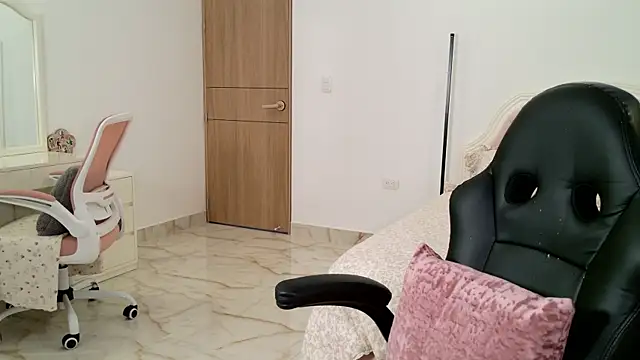 Snapshot of Sensualtease chatting on 17, 6, 2026 Sensualtease online show from 17, 6, 2026