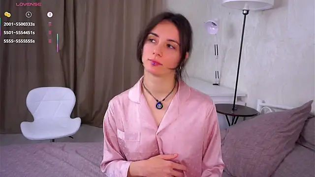 Holla Molly online show from 2, 12, 2025