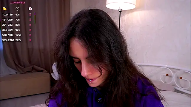 Holla Molly online show from 2, 11, 2025