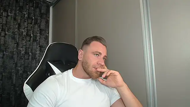 Snapshot of Thori92 chatting on 5, 7, 2026 Thori92 online show from 5, 7, 2026