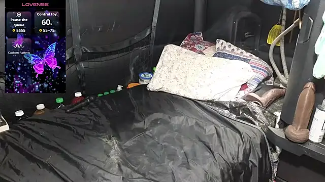 Castrated Julie online show from 19, 12, 2025