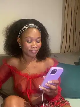 Snapshot of PETITE_NAOMI chatting on 13, 10, 2025 PETITE NAOMI online show from 13, 10, 2025