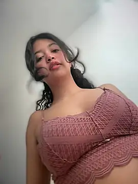 Peach Girll online show from 13, 5, 2026